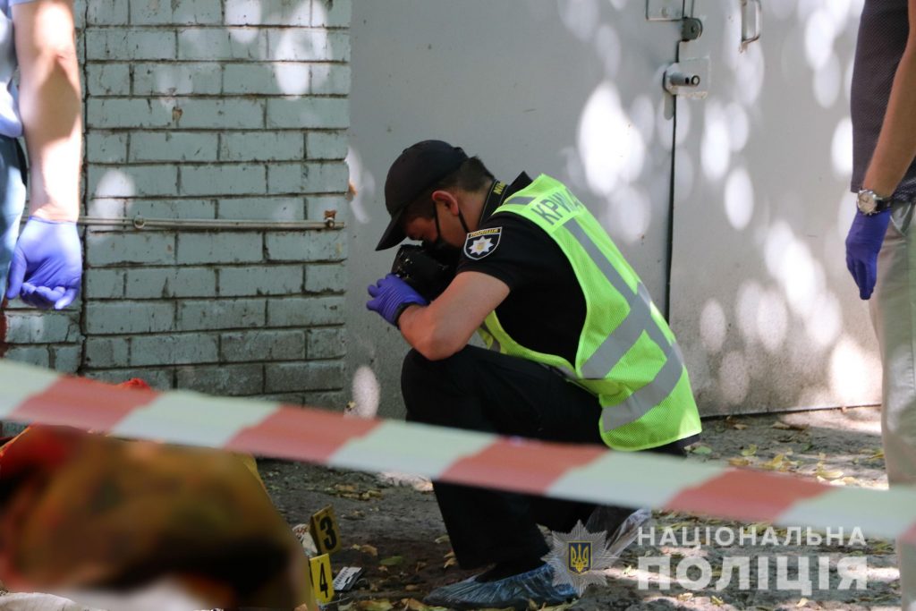 В Харькове найден труп человека, завернутый в ковер (фото)