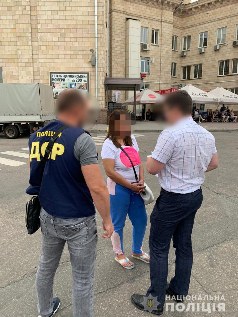 В Харькове задержана женщина, отправлявшая украинок заграницу для секс-услуг (фото)