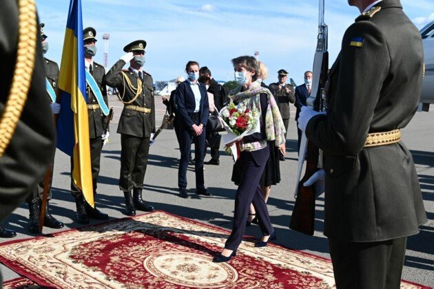 В  Украину впервые прилетела Президент Швейцарии Симонетта Соммаруга