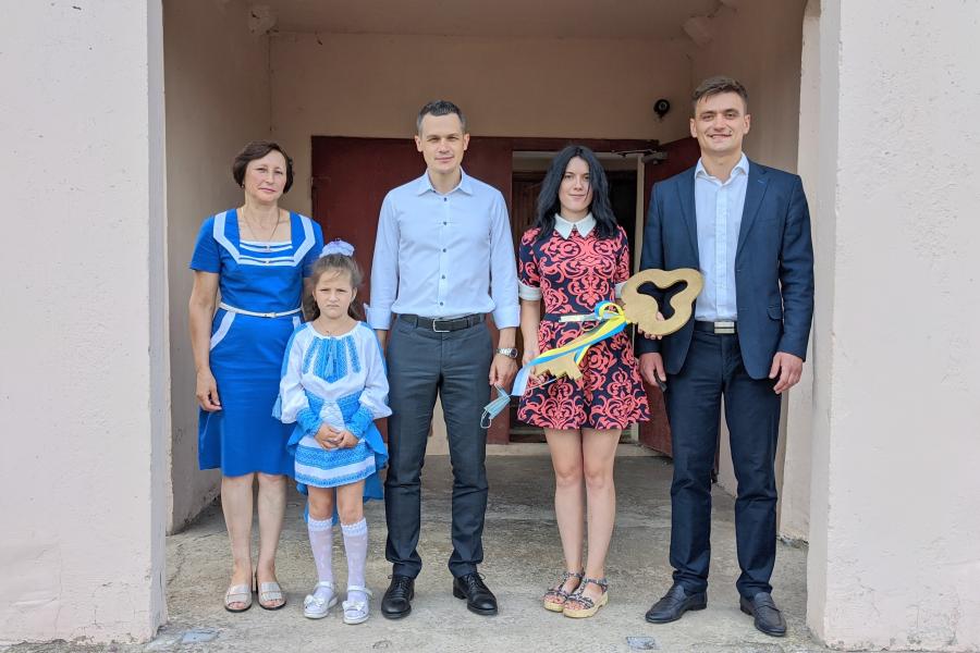 Девушка-сирота из Кегичевки получила жилье по государственной программе