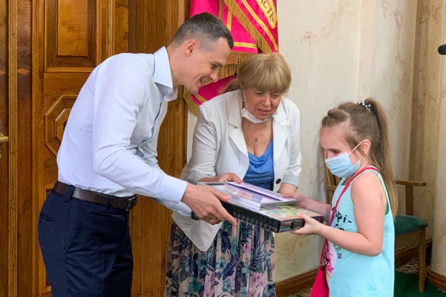 В Харьковской области наградили победителей конкурса детского рисунка «Мир и я»