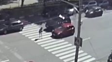 В интернете появилось видео аварии, в которой сбили пешехода (видео)