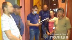 Харьковчанин расплачивался за покупку авто фальшивыми долларами