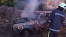 Четверо подростков угнали в Харькове автомобиль и подожгли его (фото)