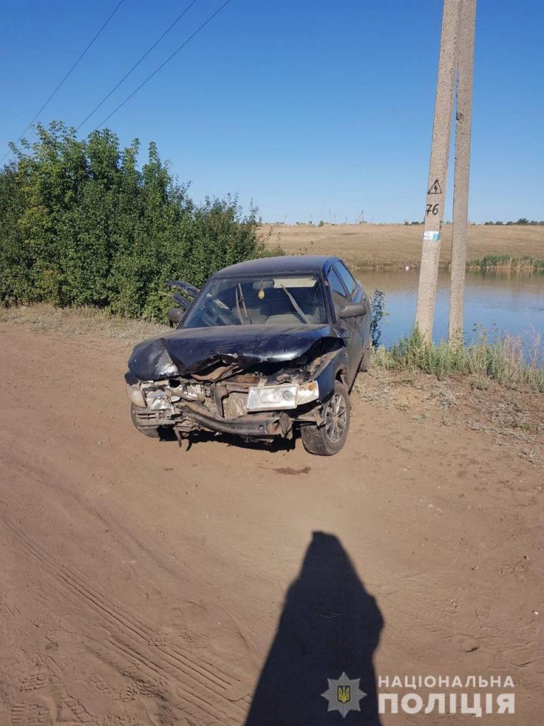 В Харьковской области 17-летний парень попав в ДТП на угнанной машине (фото)