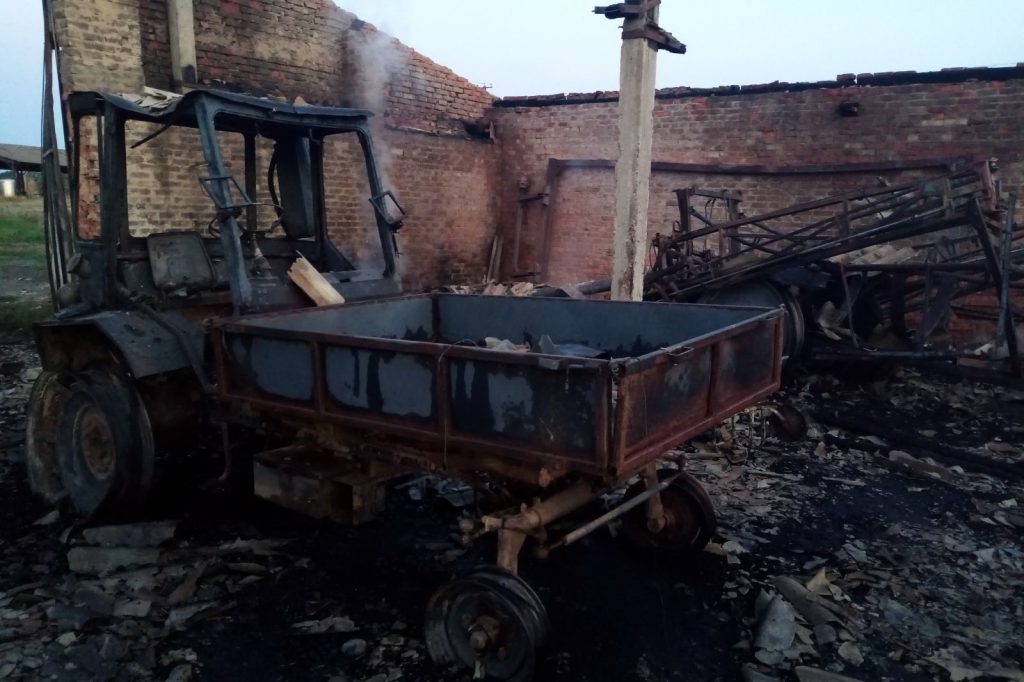 На Харьковщине подожгли подворье фермера (фото)