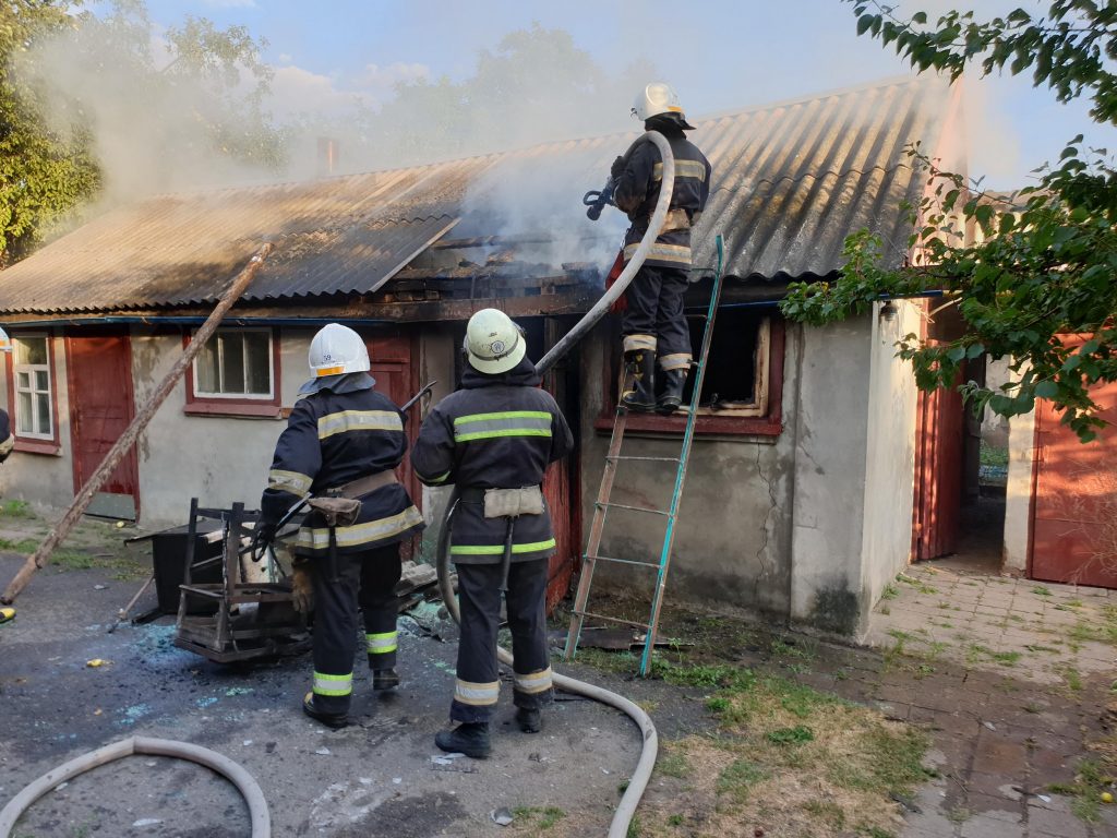 На Харьковщине горел частный дом (фото)