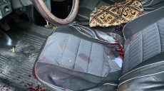 Мужчина с ножевым ранением сам приехал в больницу Харькова (фото)