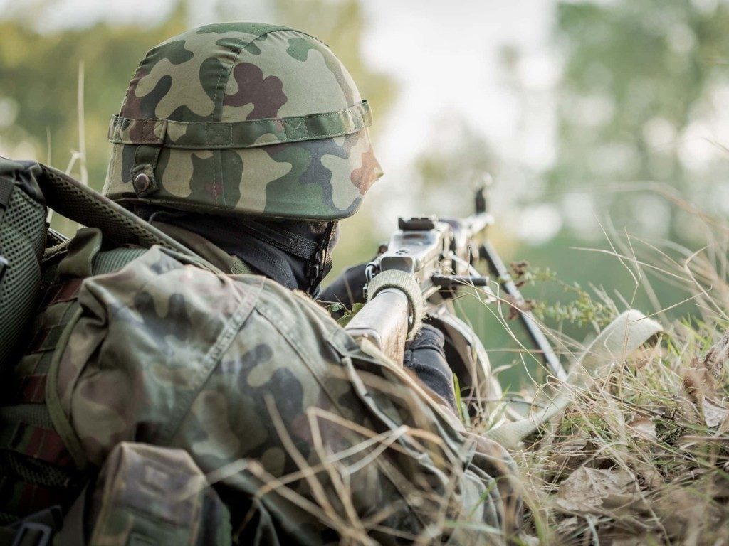 На Донбассе двое военнослужащих подорвались на неизвестном взрывном устройстве