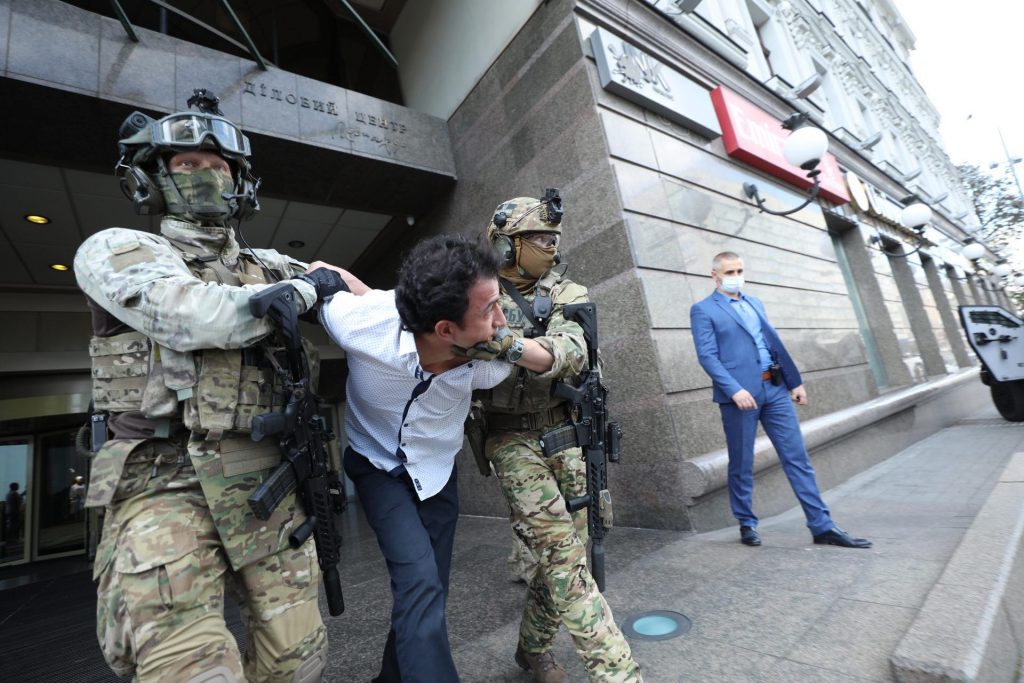 Захватчик бизнес-центра в Киеве блефовал. Преступник задержан, взрывчатка не найдена
