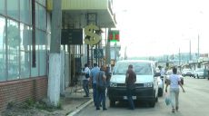 Силовики проводят обыски в одном из обменников Харькова (фото)