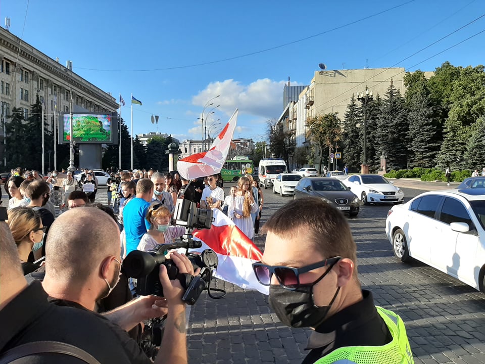 В центре Харькова проходит митинг в поддержку активистов Беларуси (фото)