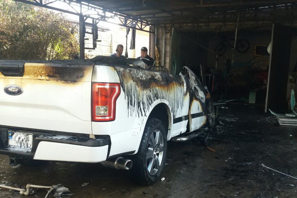 Во дворе частного дома сгорел Ford (фото)