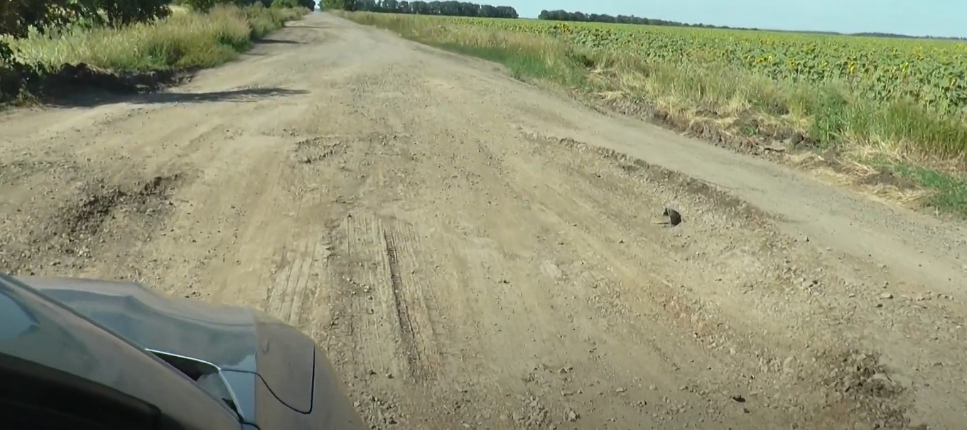 На трасі Валки-Богодухів ями глибиною у пів метра (відео)