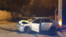 На проспекте Науки Skoda врезалась в столб (фото)