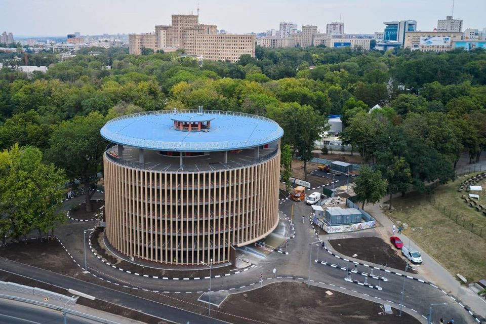 В центре Харькова завершено строительство многоуровневого паркинга
