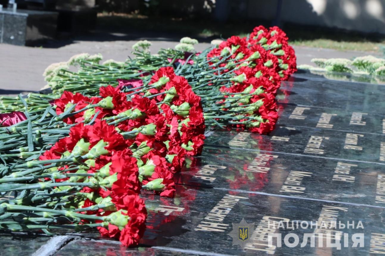 Полицейские Харьковщины почтили память коллег, погибших при исполнении служебных обязанностей