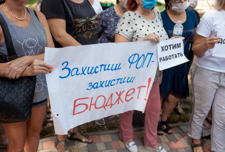 Под Харьковом предприниматели вышли на акцию протеста (фото)