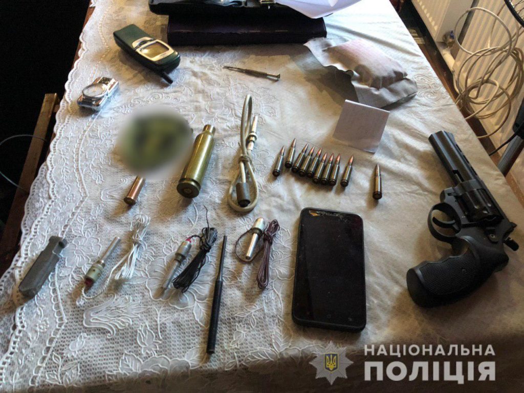 В Харькове задержали военнослужащего, который торговал оружием и боеприпасами