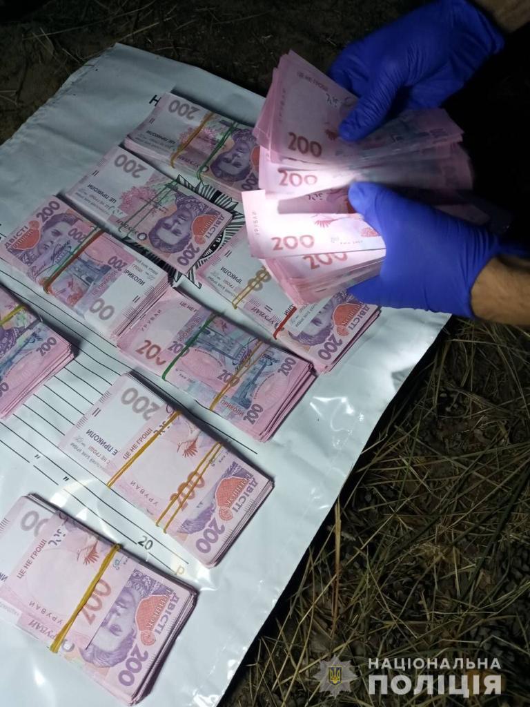 Братья-преступники вымогали 15 тыс. долларов с харьковского предпринимателя (фото)