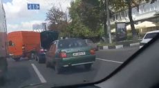 В Харькове на проспекте Науки образовалась «пробка» (видео)