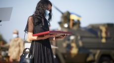 «Золотая Звезда» погибшего героя-нацгвардейца вручена его сестре