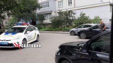 Полицейские проверяют информацию о гранате у жилого дома в Харькове