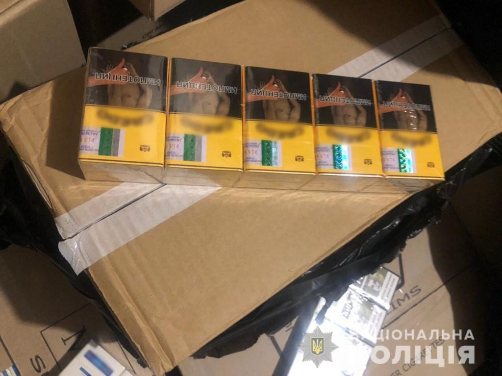 В Харьковской области полицейские изъяли незаконные сигареты (фото)