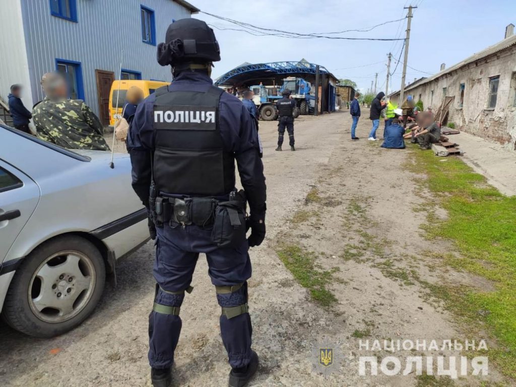 На Харківщині поліція встановила 12 фактів трудової експлуатації