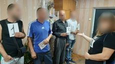Мужчина напал с ножом на двух женщин и ограбил их в Харьковской области (фото)