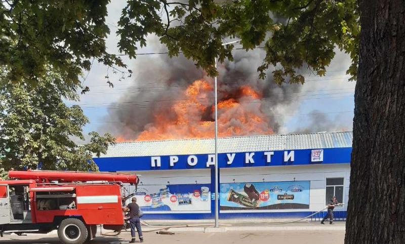 На Харьковщине горел магазин (фото)