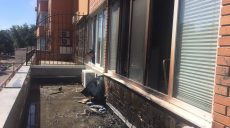 Спасатели оперативно ликвидировали пожар на балконе многоэтажки (фото)