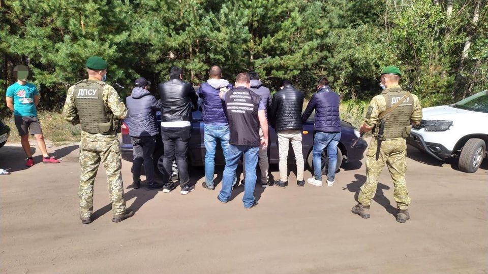 Харьковские пограничники задержали компанию нелегалов из Бангладеша