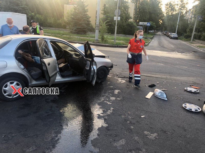 Автомобиль скорой помощи попал в ДТП в Харькове (фото)