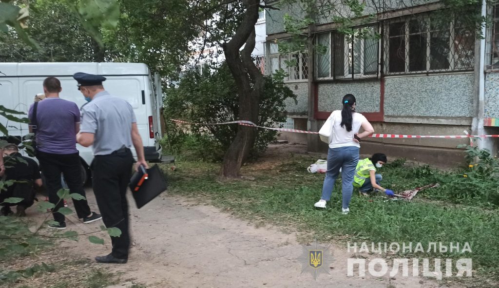 Харьковчанин решил сбежать от полиции по балконам, но сорвался и разбился насмерть (фото)