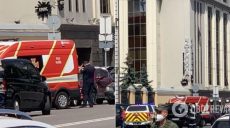 У Києві чоловік захопив відділення банку та погрожує його підірвати (фото)