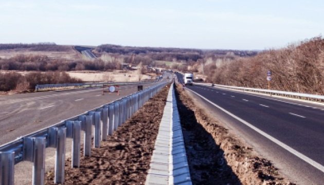 В Харьковской области реконструируют 25 км дороги Киев-Харьков-Довжанский