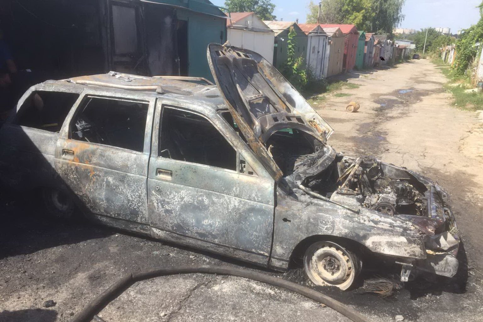В Харькове на территории гаражного кооператива произошел пожар (фото)
