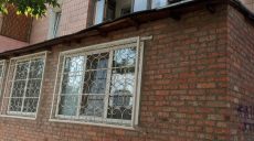 В Харькове 16-летний подросток выпал из окна многоэтажки (фото)