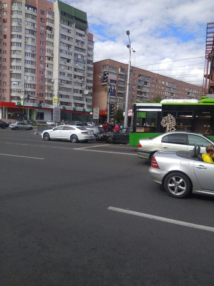 В Харькове авария в начале пр. Гагарина