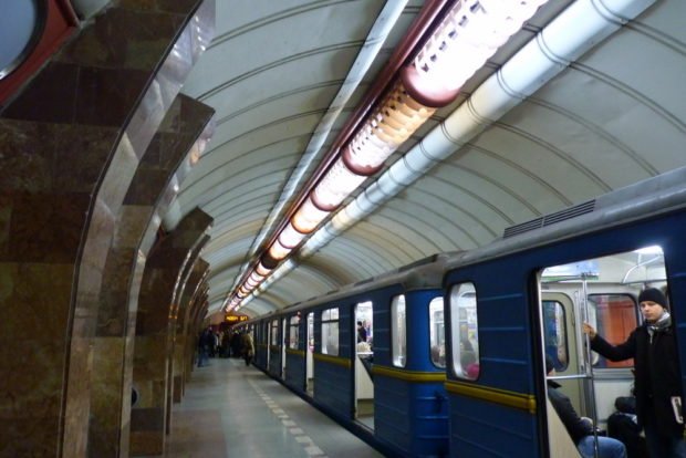 Пассажиропоток в харьковском метрополитене снизился вдвое
