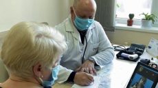 Во всех поликлиниках Харькова появились планшеты для сурдоперевода