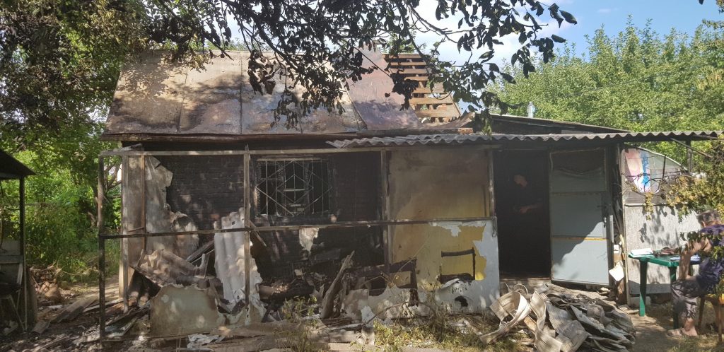 В Малой Даниловке спасатели ликвидировали пожар в дачном доме (фото)