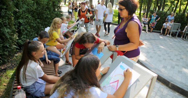 Дети рисовали свой любимый город: в Харькове в саду Шевченко прошел конкурс рисунка