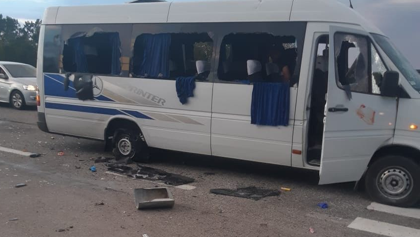 Під Харковом стріляли по автобусу — поліція (фото, відео)