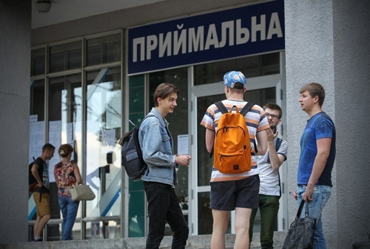 В Украине стартовала вступительная компания
