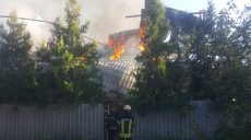 Около 12 часов спасатели тушили пожар в швейном цехе в Харькове (фото)