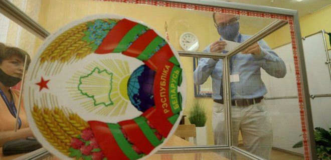 ОМОН, очереди и рекордная явка: как прошли выборы президента в Беларуси (фото)