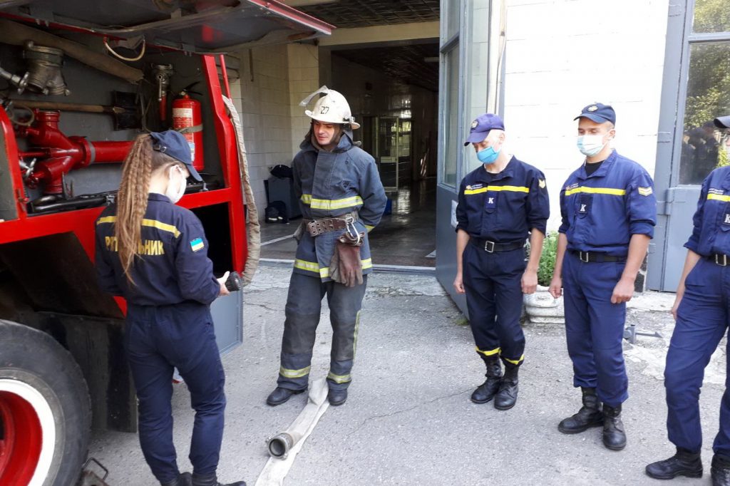 Курсанты-спасатели прошли стажировку в боевых спасательных отделениях (фото)