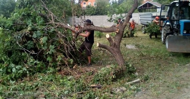 Коммунальщики приводят в порядок частный сектор в Немышлянском районе